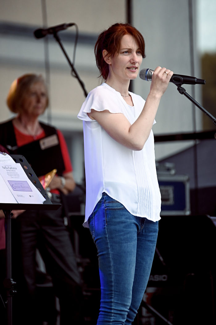 Nelly Schauberg - die Chorleiterin